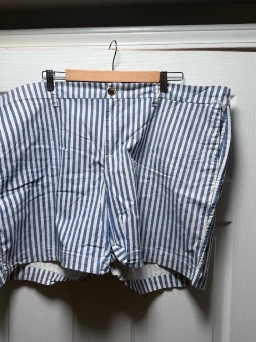 Old Navy Blue & White Striped Women’s Shorts - size 22